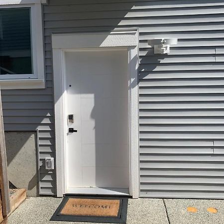 Modern 2Br Guest House In North Nanaimo Bagian luar foto