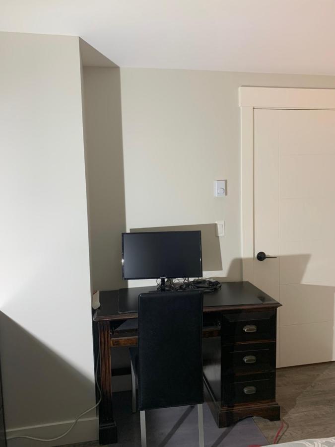 Modern 2Br Guest House In North Nanaimo Bagian luar foto